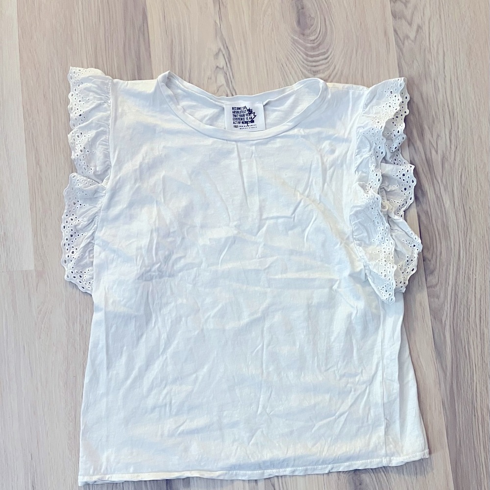 White tshirt with lace detail